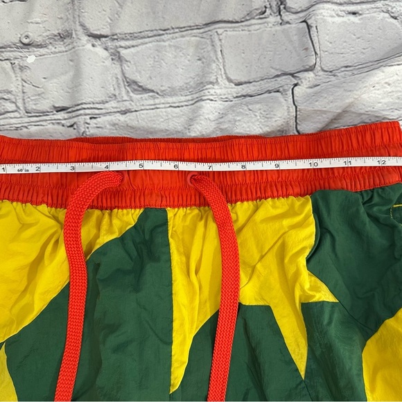 Nike Colorblock Swim Trunks Men’s L – Red Yellow Green Star Print Worn 1 time - Picture 10 of 11